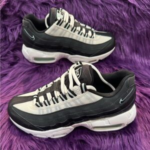 Nike Air Max 95 Recraft
White Anthracite Mint Foam Youth Sneakers
